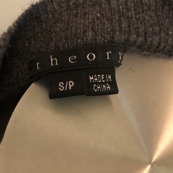 Theory cashmere pull over sweater - Picture 3 of 3